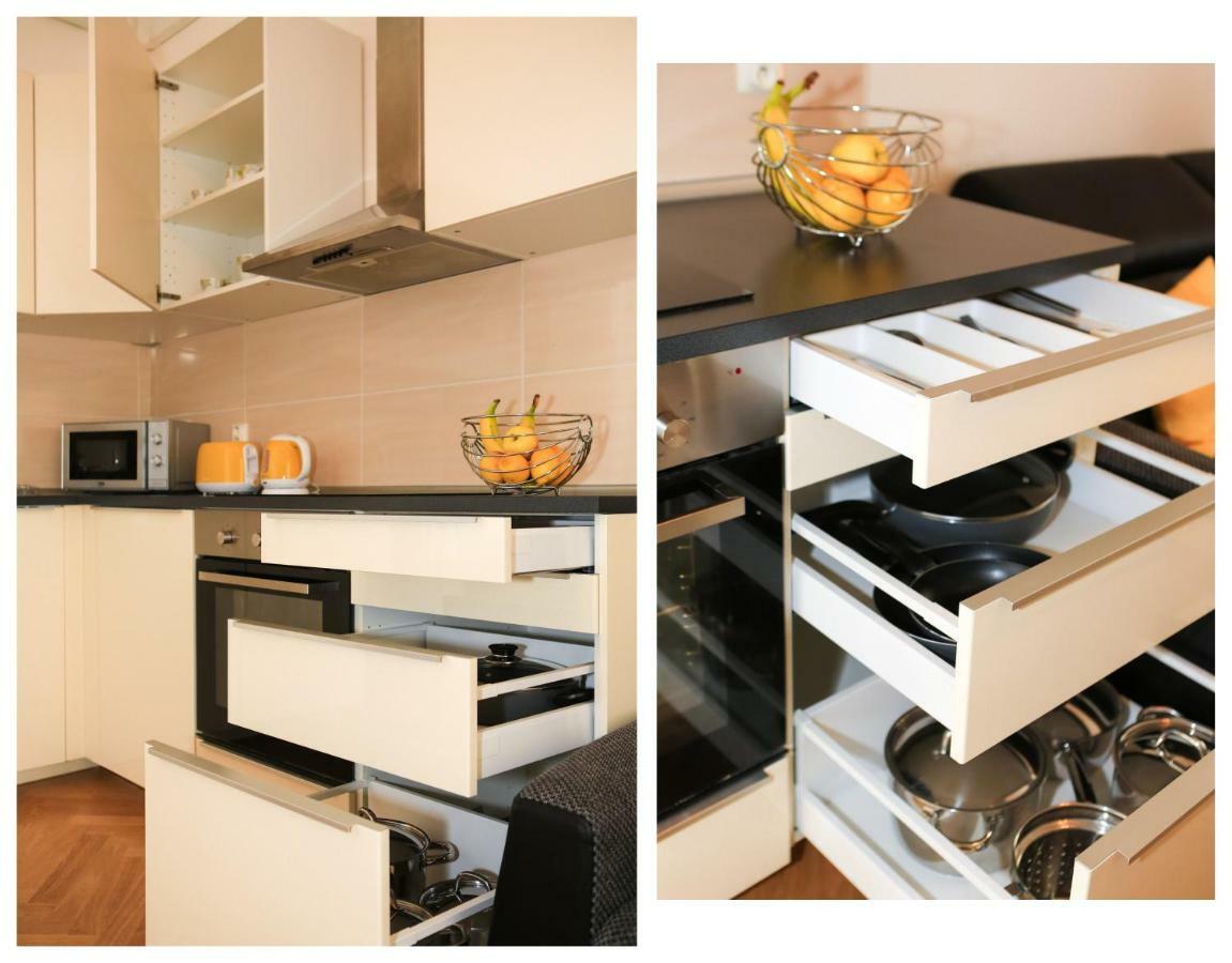 Yellow Apartment Few Steps From Metro Prag Exterior foto